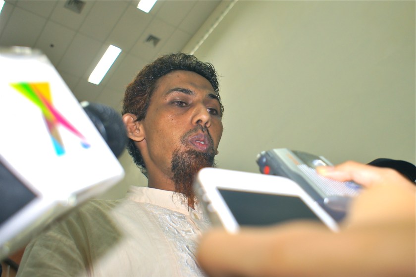 Umar Patek, an accused bombmaker in the 2002 Bali attacks, was speaking to reporters in West Jakarta District Court [2012: Oktofani]