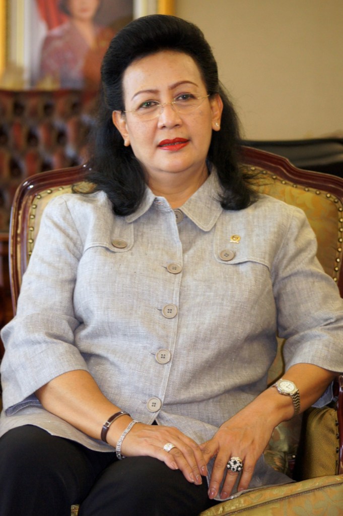 G.K.R Hemas, the queen of Yogyakarta, has urged the government to revoke the 2010 Ministry of Health Regulation that legitimises the practice of female genital mutilation and authorizes medical professionals to perform it. [Elisabeth Oktofani/Khabar]